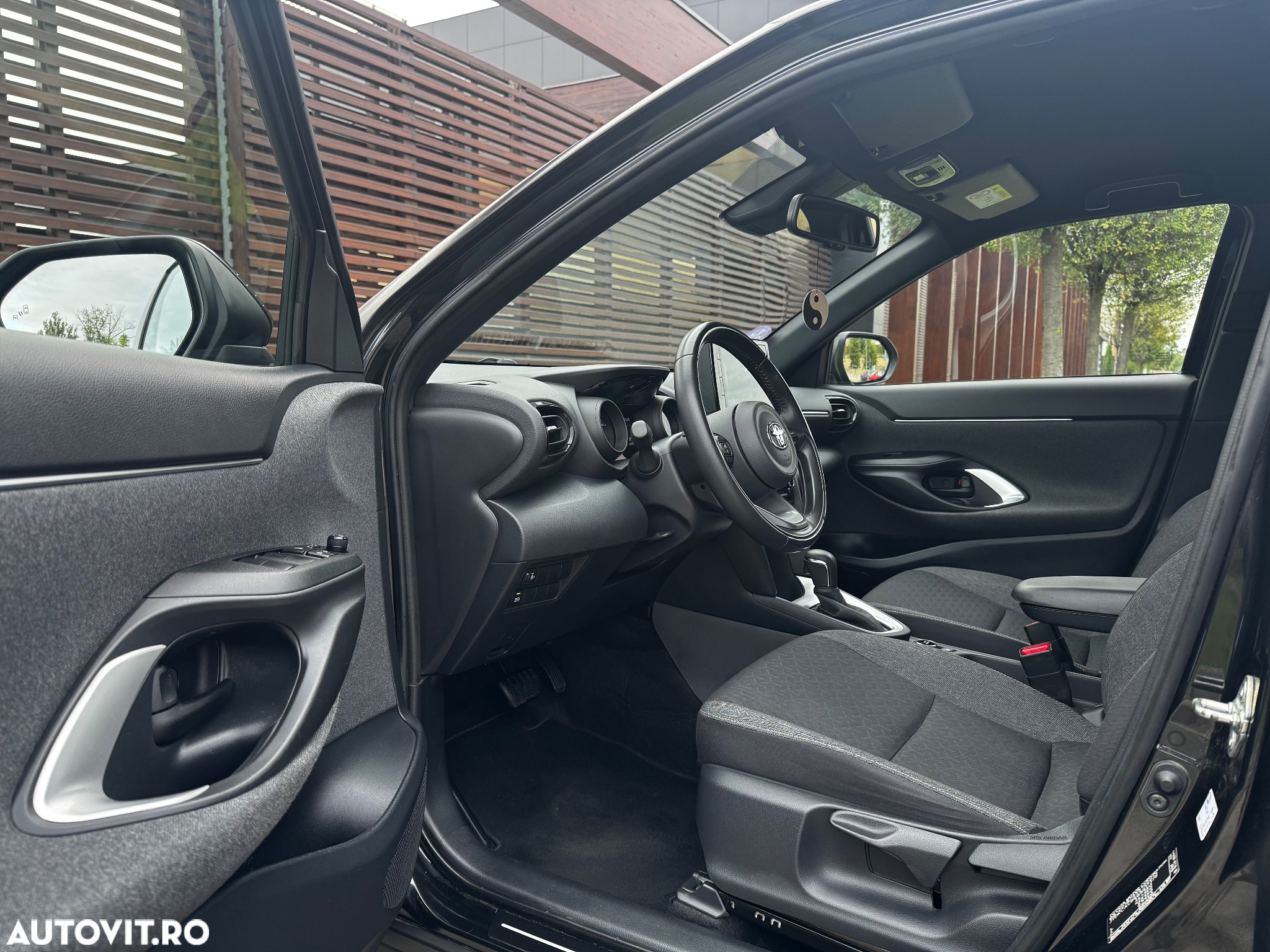 Toyota Yaris Cross 1.5 VVT-i HSD 4x4 Exclusive Elegant - 16