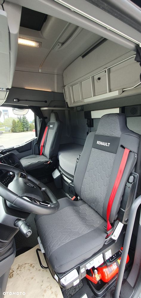 Renault T HIGH 4X2 13L E6 High Sleeper cab + ADR - 14