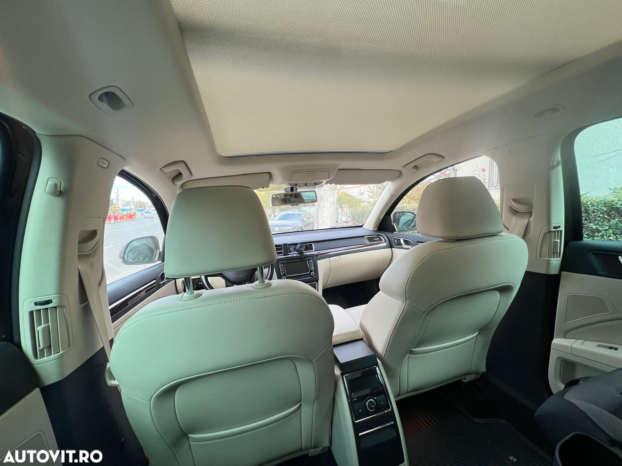 Skoda Superb Combi 2.0 TDI 4X4 Elegance - 10