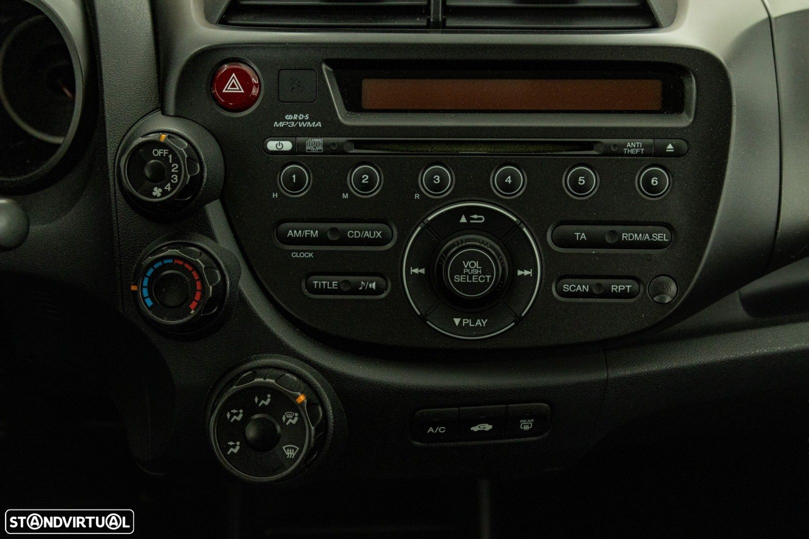 Honda Jazz 1.2 i-VTEC 50 Anos Edition - 24