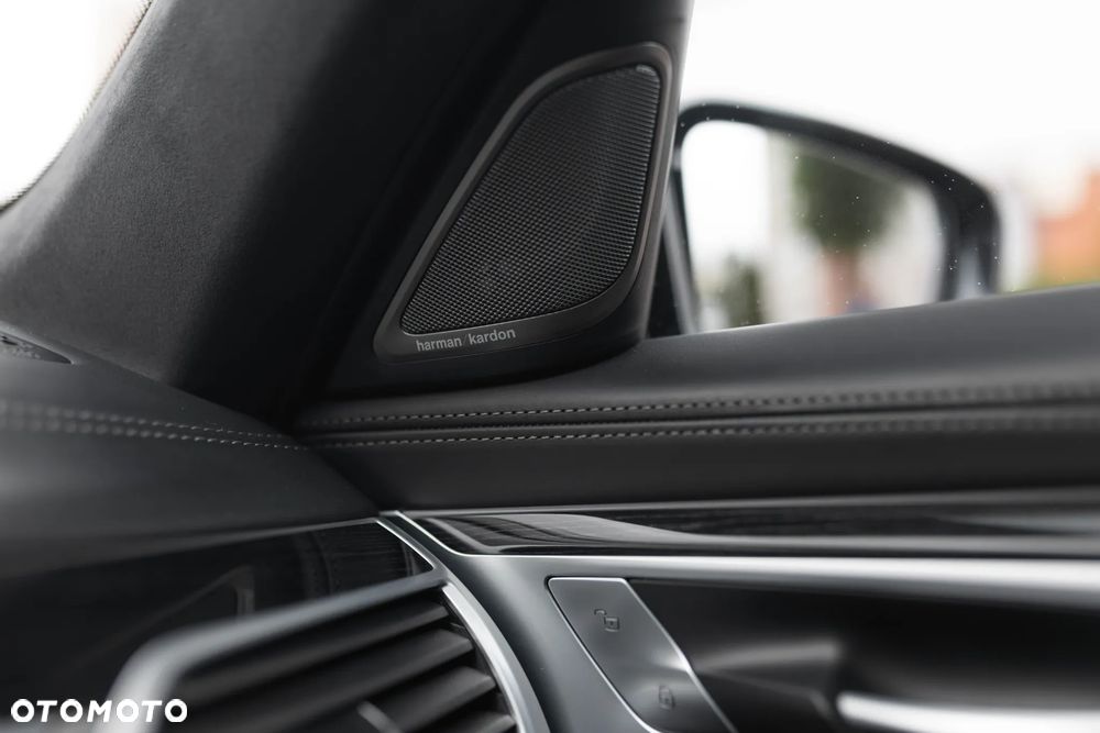 BMW Seria 7 750i xDrive - 28