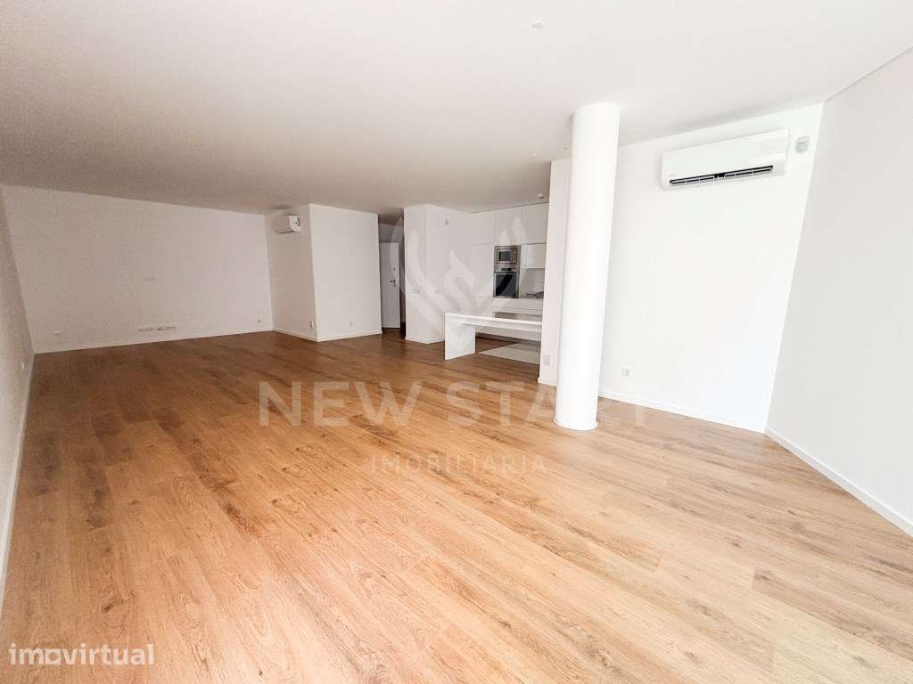 Apartamento T2 Moderno com Varanda e Piscinas no Condomínio Del Mar... - Grande imagem: 3/21