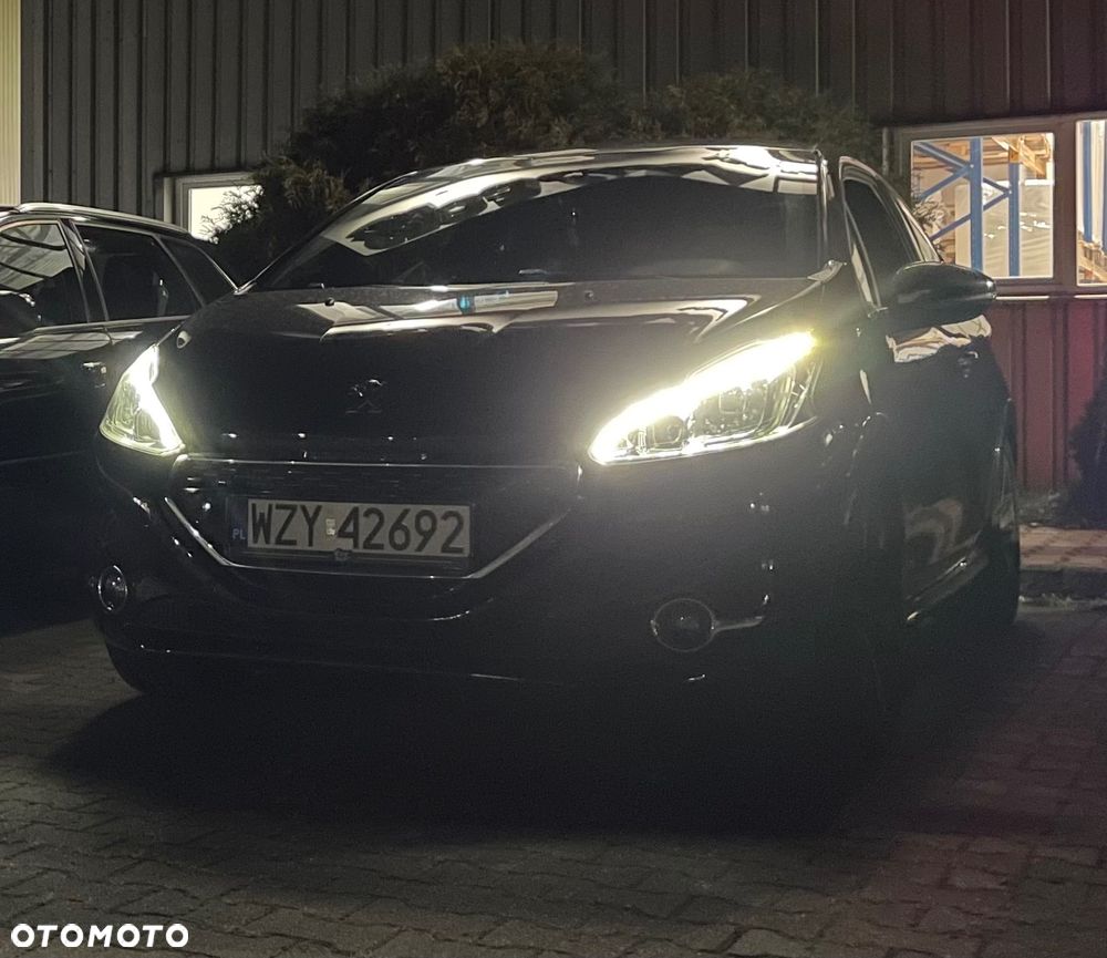 Peugeot 208 - 33
