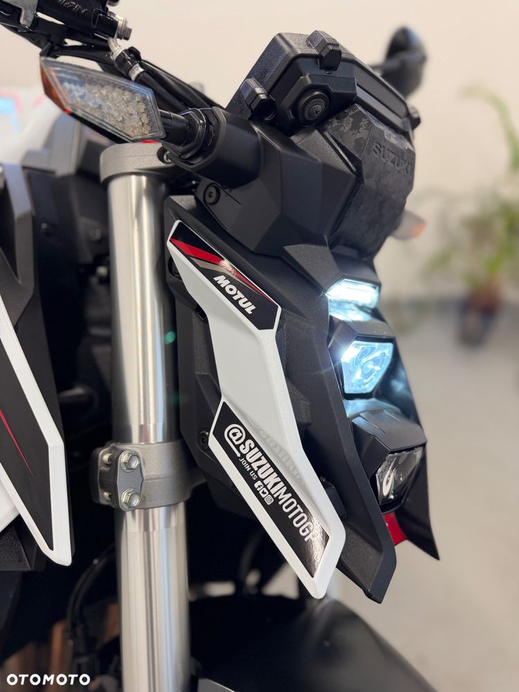 Suzuki GSX - 8
