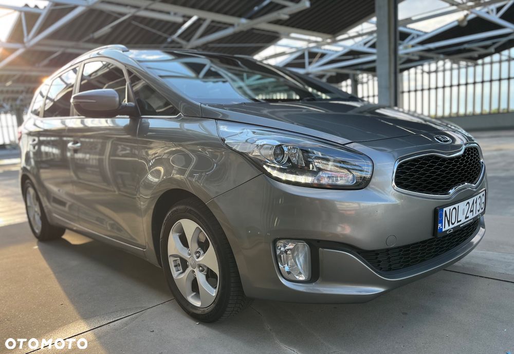Kia Carens - 4