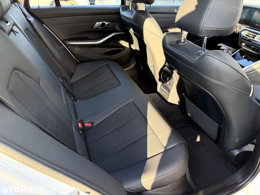 BMW Seria 3 318d Sport Line - 14