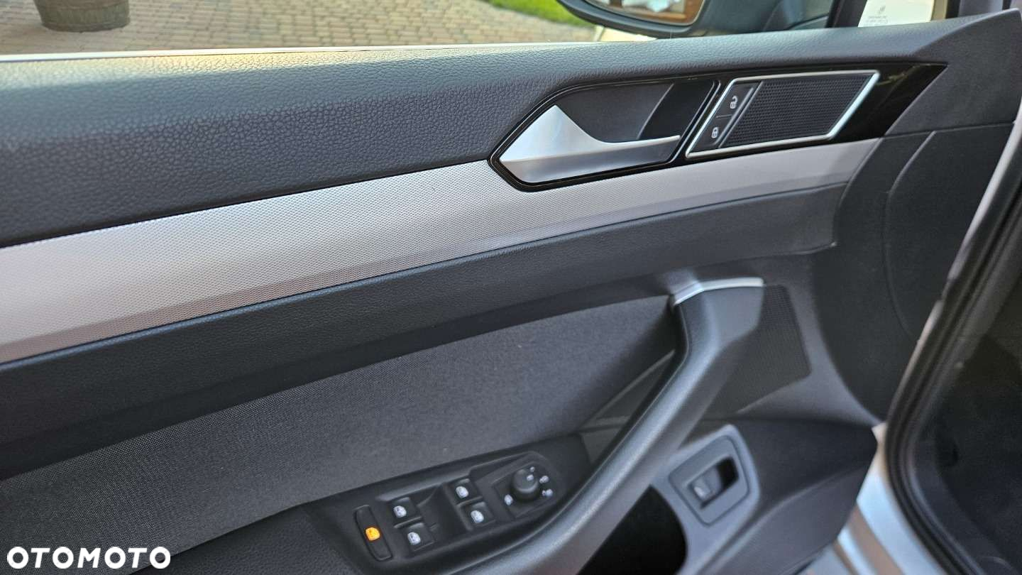 Volkswagen Passat Variant 2.0 TDI SCR Trendline - 19