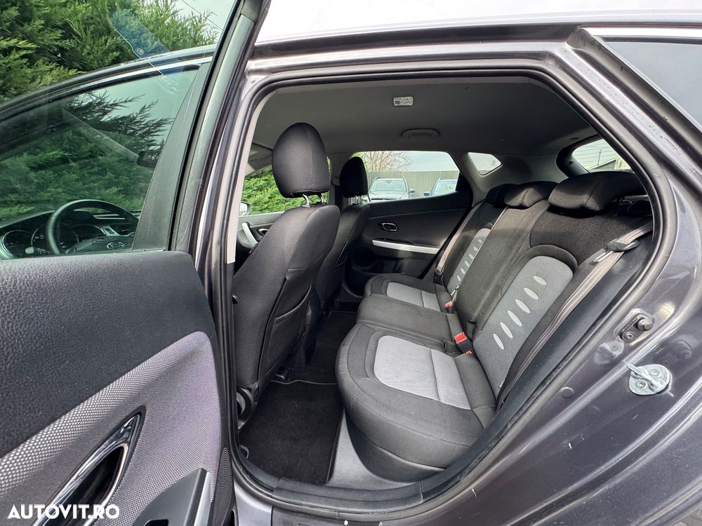 Kia Ceed 1.6 CRDi 128 Fifa World Cup Edition - 8