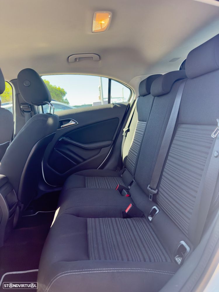 Mercedes-Benz A 180 CDI (BlueEFFICIENCY) - 9