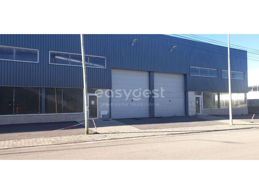 Espetacular Armazém situado na Zona Industrial da Palhaça - Grande imagem: 2/12