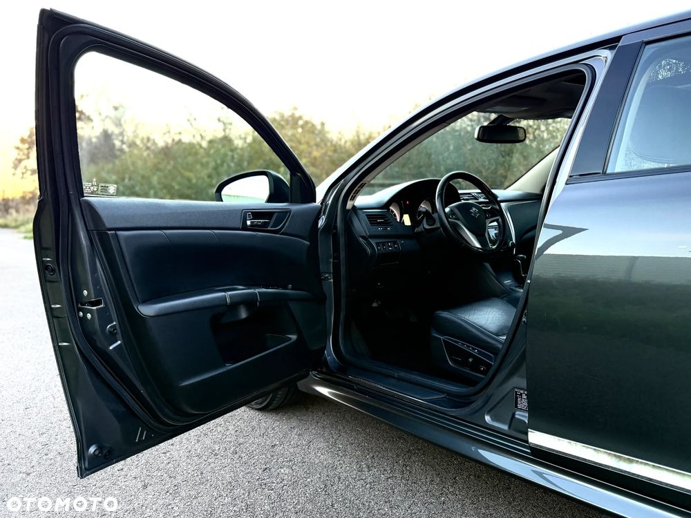 Suzuki Kizashi 2.4 Sport 4WD CVT - 9