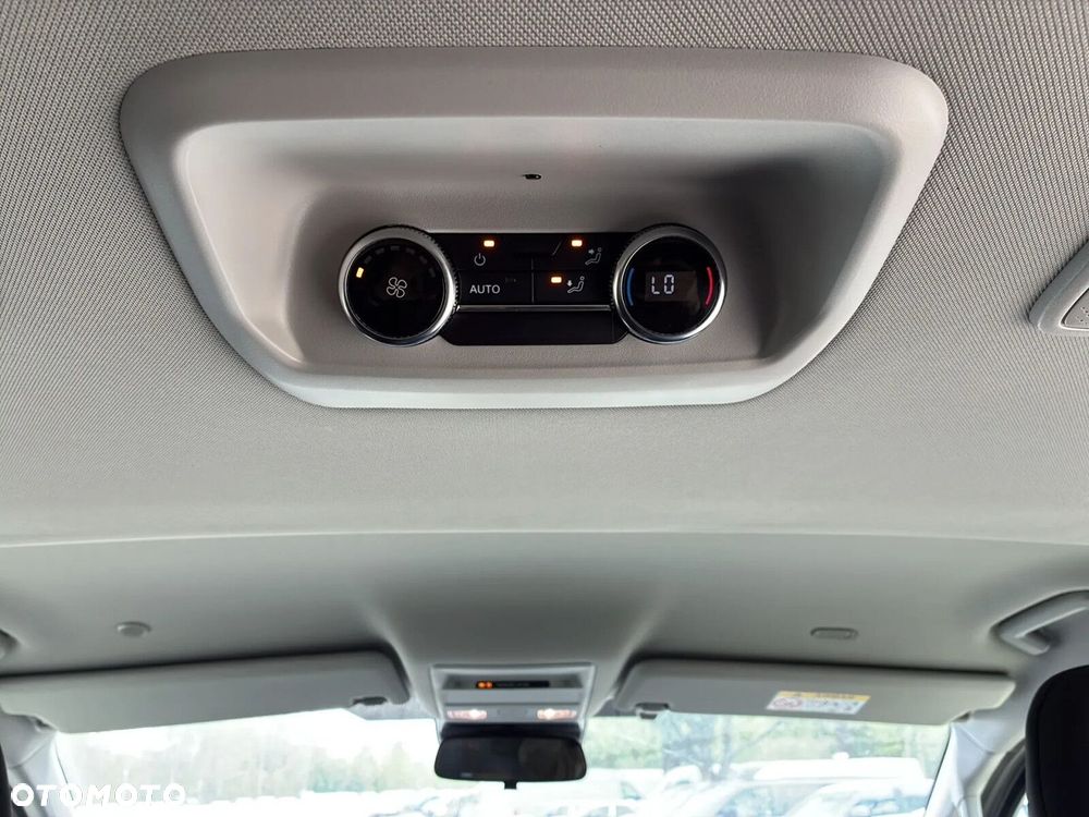 Volkswagen Caravelle - 38