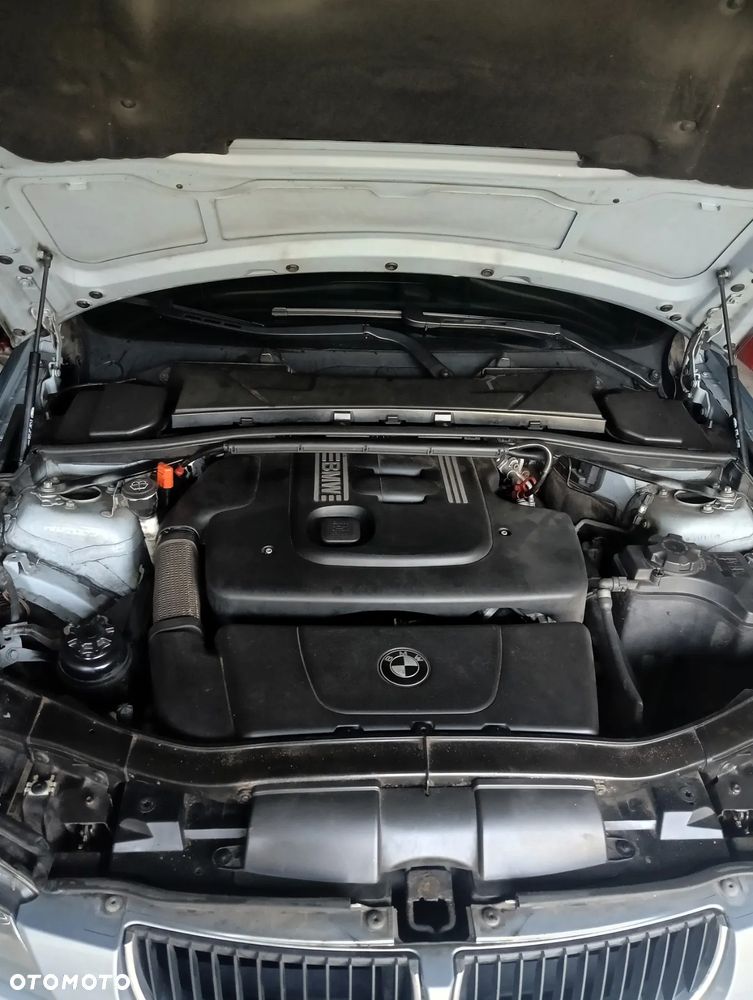 BMW Seria 3 318d DPF - 8