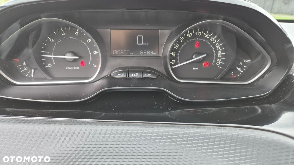 Peugeot 2008 1.2 Pure Tech Style - 6