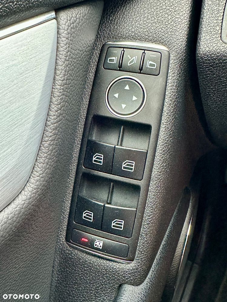 Mercedes-Benz Klasa C 180 BlueEFFICIENCY Avantgarde - 35