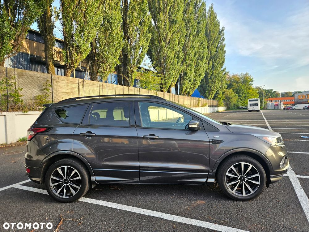 Ford Kuga 2.0 TDCi 2x4 ST-Line - 6