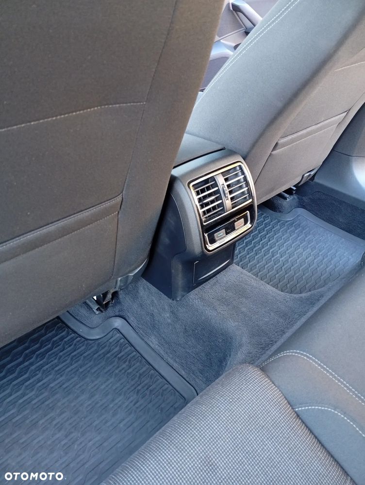 Volkswagen Passat 2.0 TDI SCR (BlueMotion Technology) 4Motion Comfortline - 11