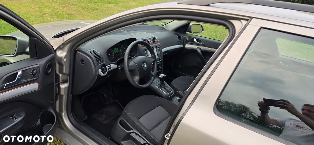 Skoda Octavia 1.9 TDI Elegance DSG - 22