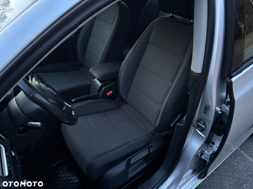 Volkswagen Golf 1.6 TDI DPF Highline - 12