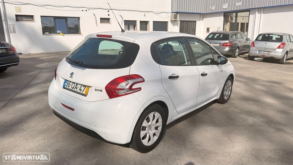 Peugeot 208 - 5