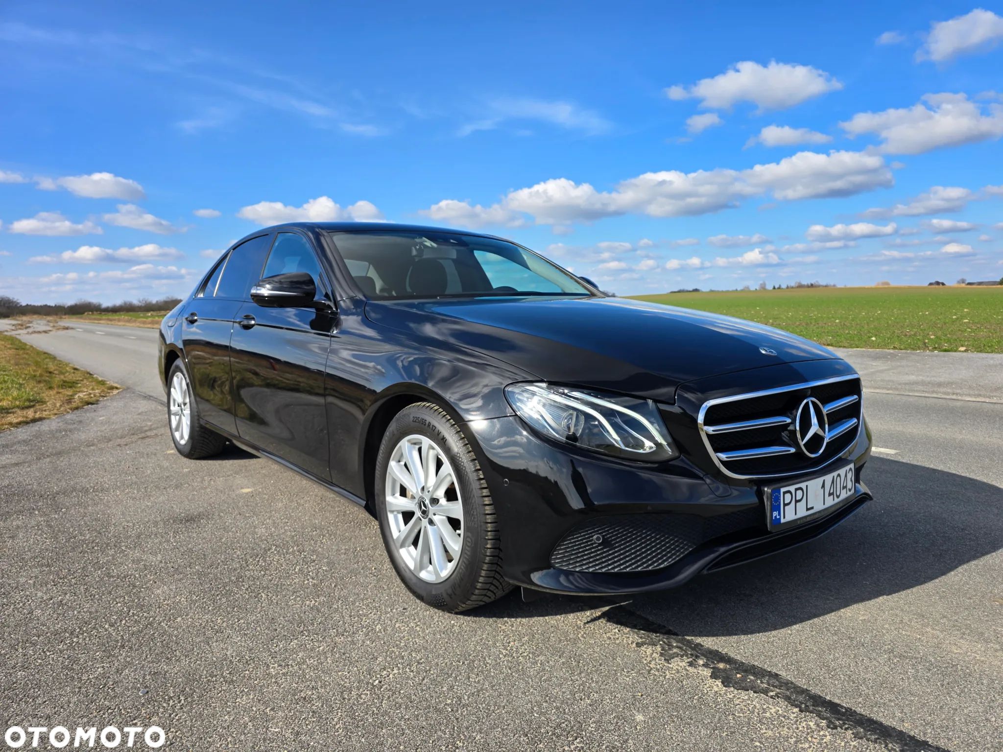 Mercedes-Benz Klasa E 220 d 4Matic 9G-TRONIC AMG Line - 1
