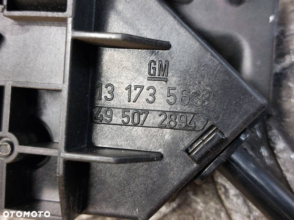 STOPKA TRZECIE ŚWIATŁO STOP + ZAMEK KLAPY BAGAŻNIKA OPEL VECTRA C HB 5D - 2
