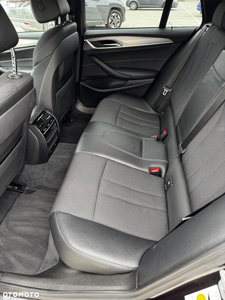 BMW Seria 5 520d Sport Line - 23