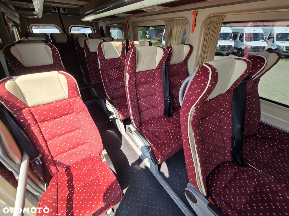 Mercedes-Benz Sprinter - 25