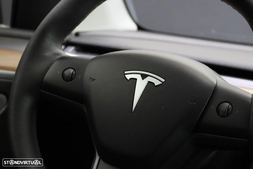 Tesla Model Y Long Range Dual Motor AWD - 28