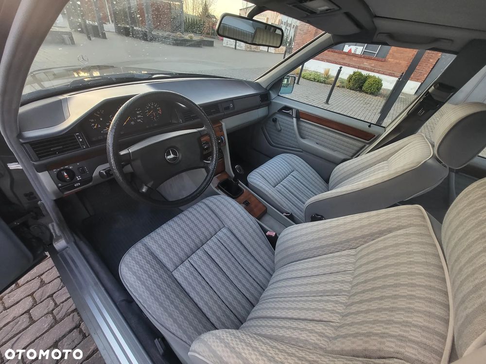 Mercedes-Benz W124 (1984-1993) - 11