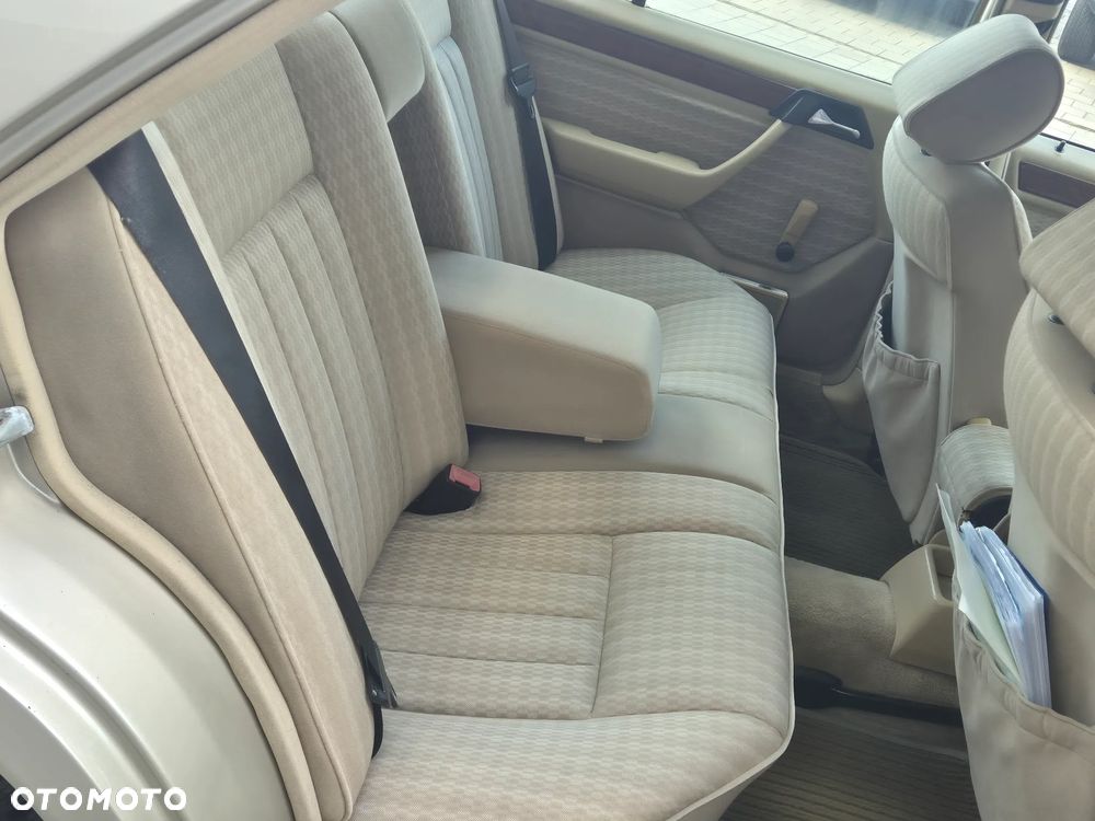 Mercedes-Benz W124 (1984-1993) - 34