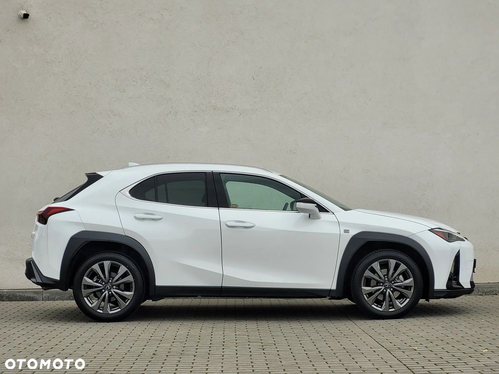 Lexus UX 300h F Sport Design - 10