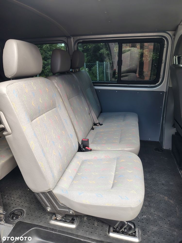Volkswagen Caravelle - 7