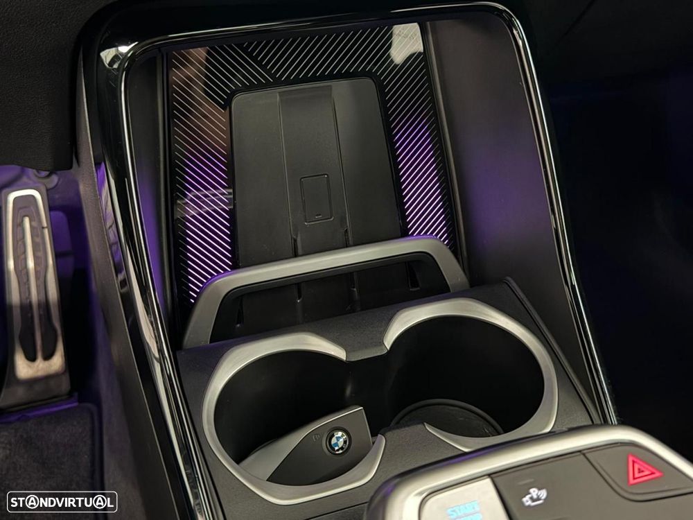 BMW iX2 eDrive20 Pack Desportivo M Pro - 33