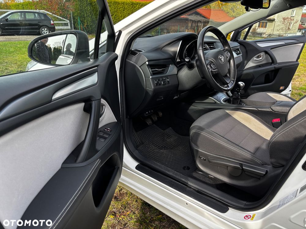 Toyota Avensis - 21