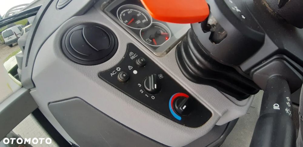 Claas Arion 620 - 12