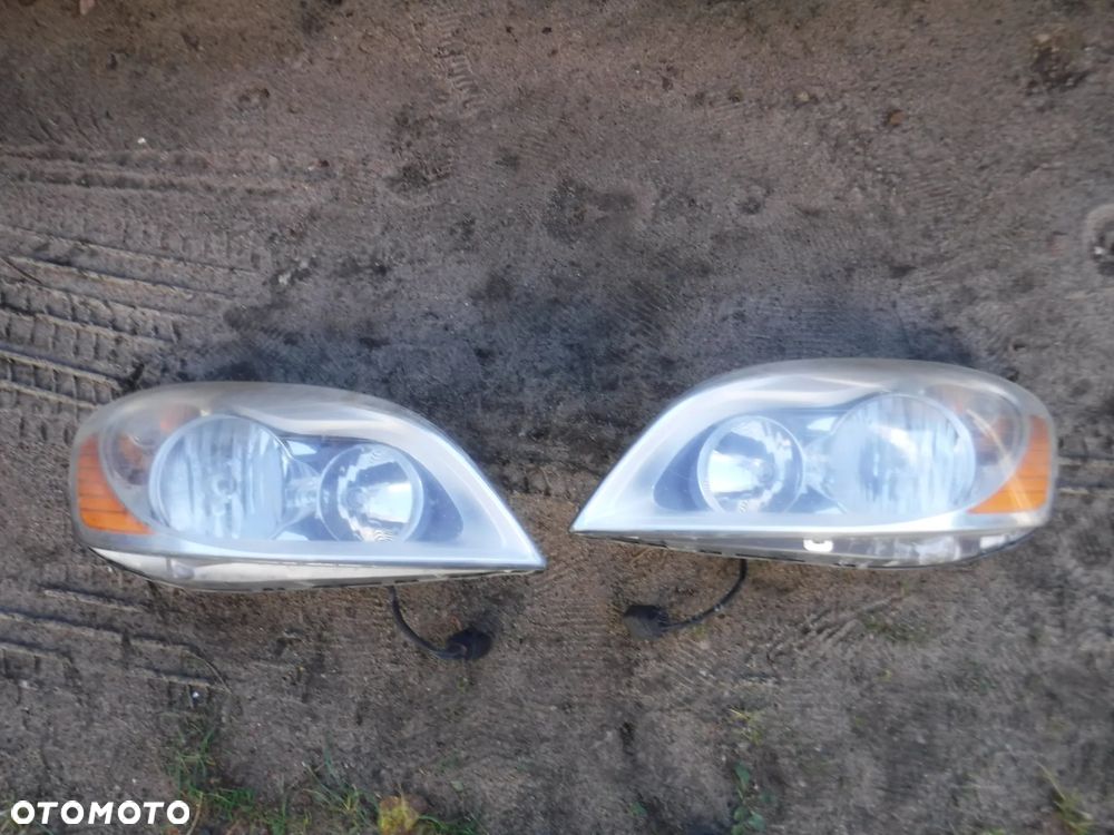 Volvo XC60 I lampa przod prawa lewa 30763146 30763145 - 1