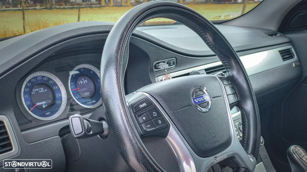 Volvo V70 2.0 D3 R-Design - 7