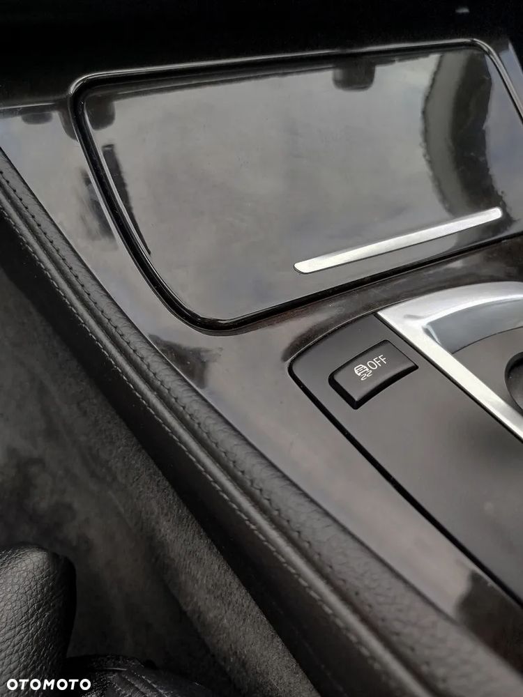 BMW Seria 5 528i Sport-Aut - 21