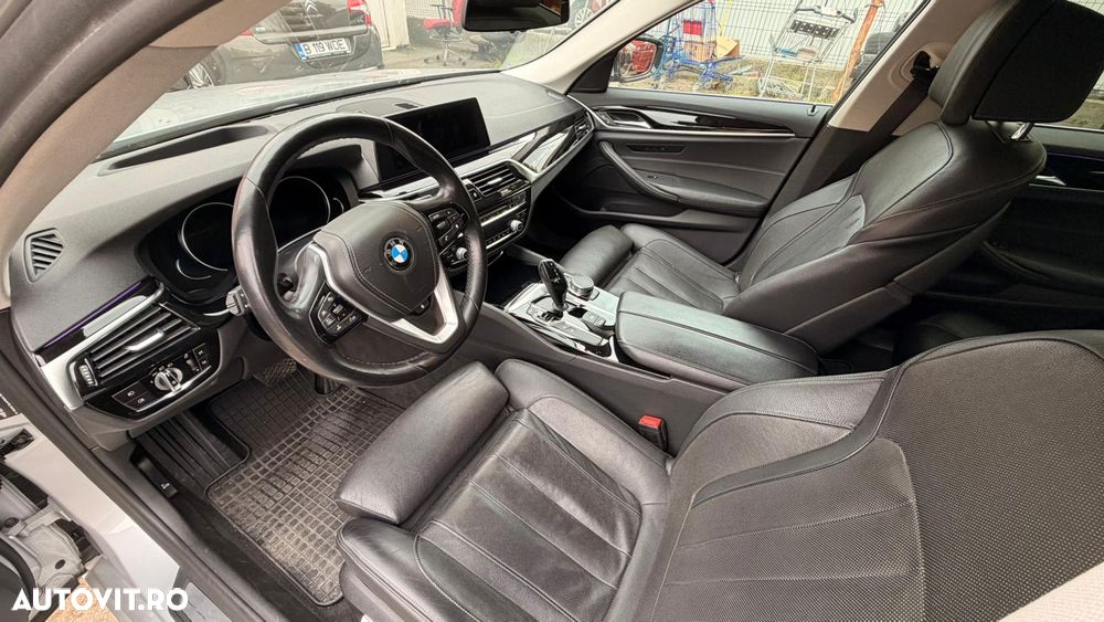 BMW Seria 5 520i Aut. Luxury Line - 17