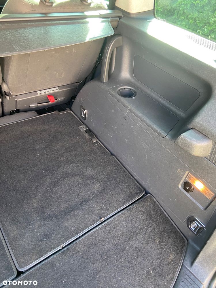 Volkswagen Touran 1.9 TDI Highline - 28