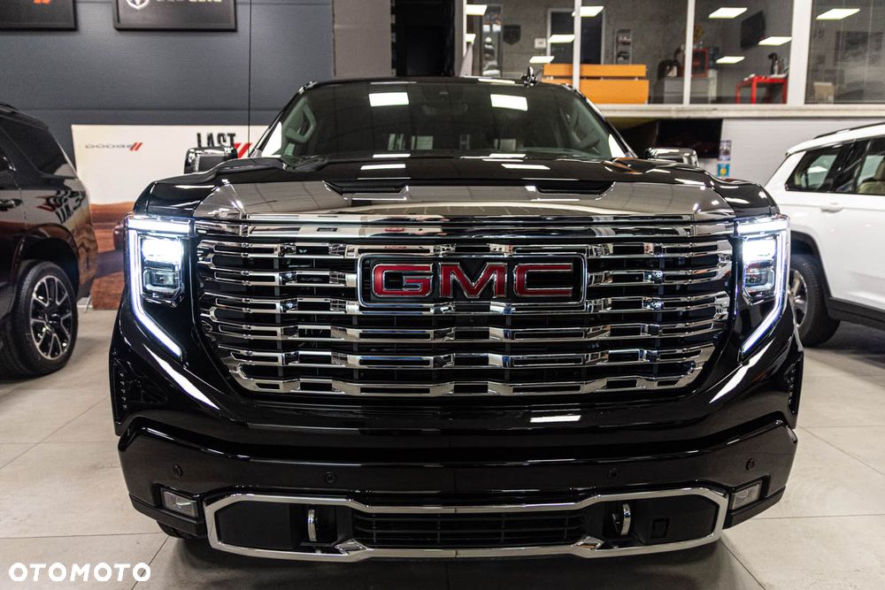 GMC Sierra - 4