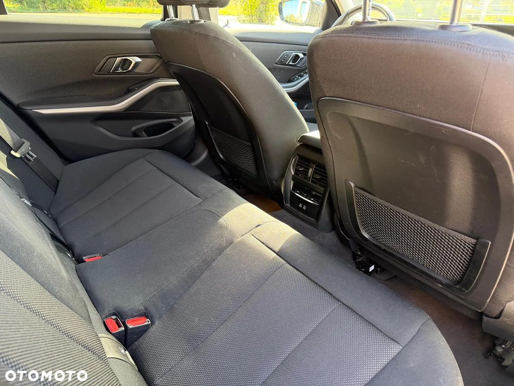 BMW Seria 3 320d Touring xDrive - 13