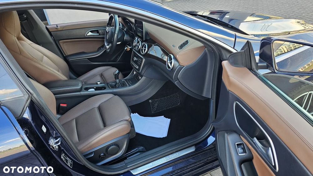 Mercedes-Benz CLA 180 AMG Line - 8