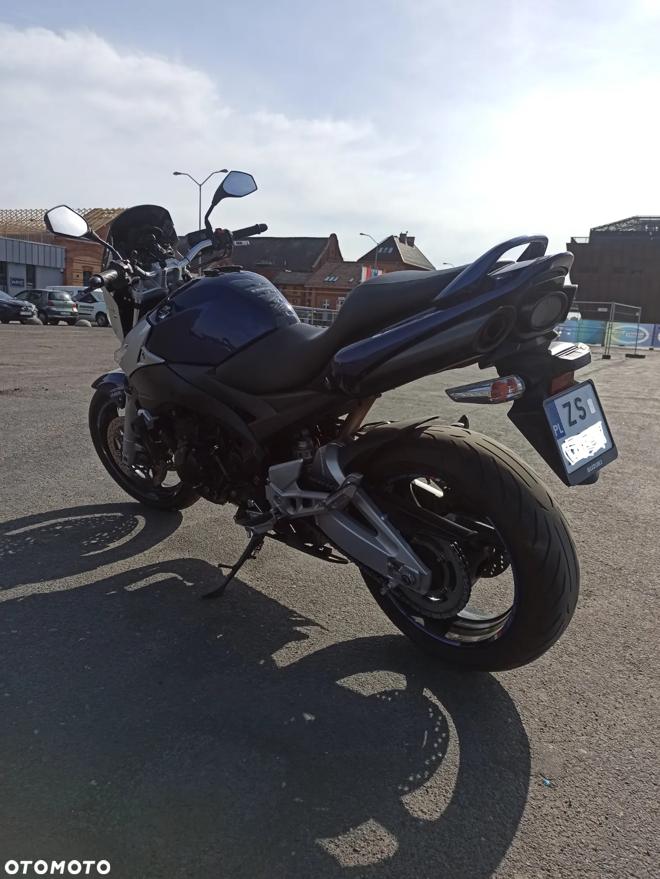 Suzuki GSR - 2