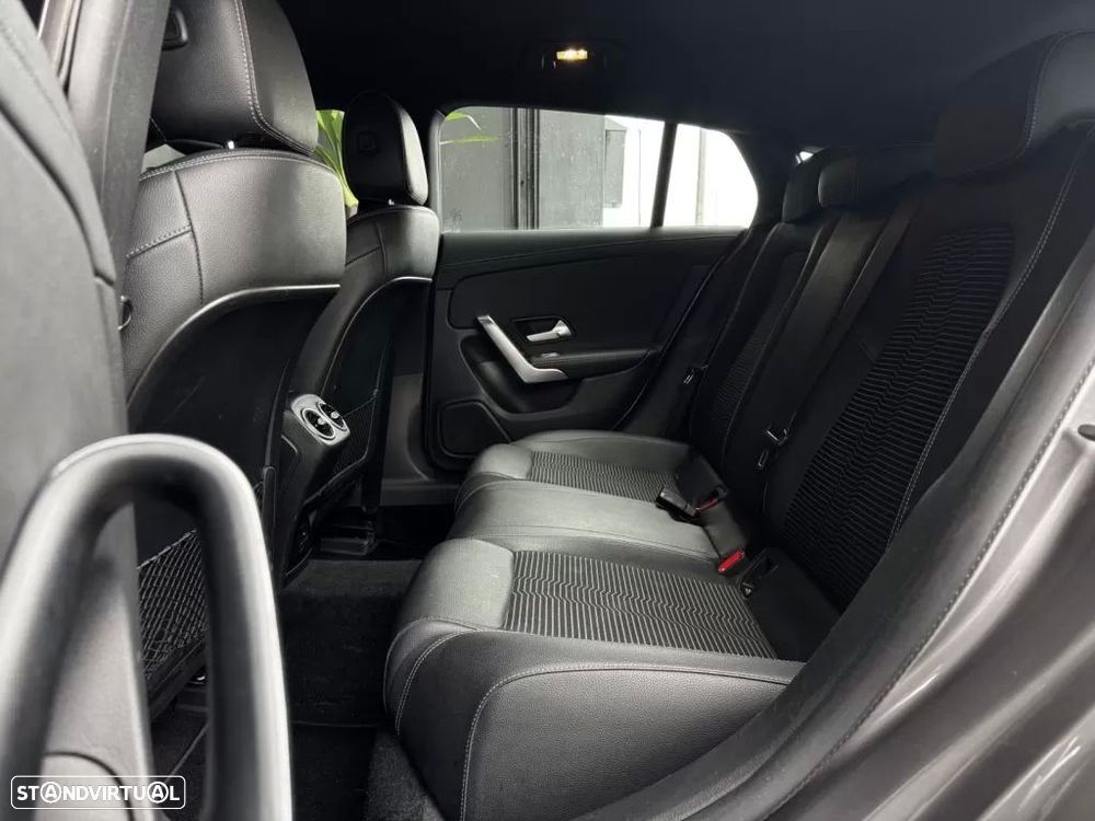 Mercedes-Benz CLA 180 - 40