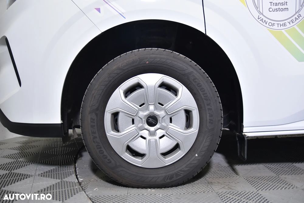 Ford Transit Custom Van - 11