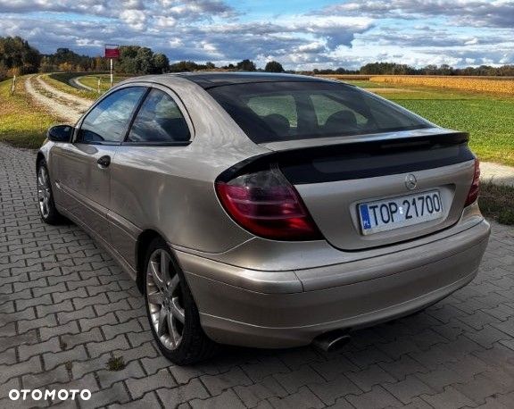 Mercedes-Benz C-Class 2002 photo 4