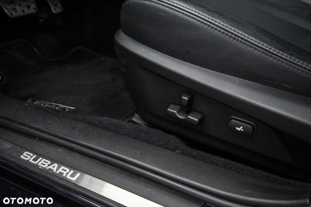 Subaru Legacy 2.5i GT - 30