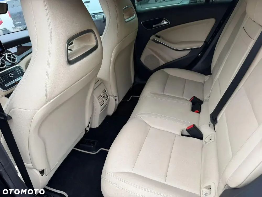 Mercedes-Benz CLA 250 4Matic 7G-DCT AMG Line - 9